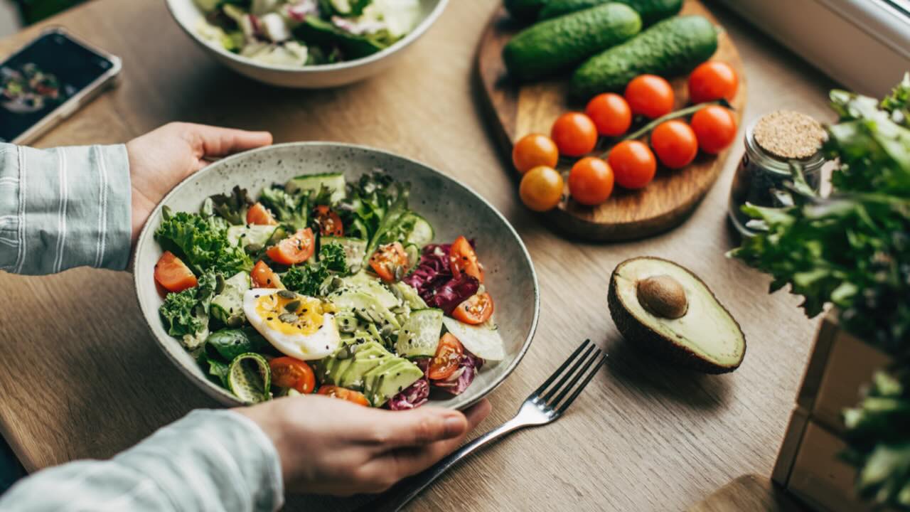 Healthy bowl of salad: a “diabetic diet” is just a good way of eating that would be recommended for just about anyone. 